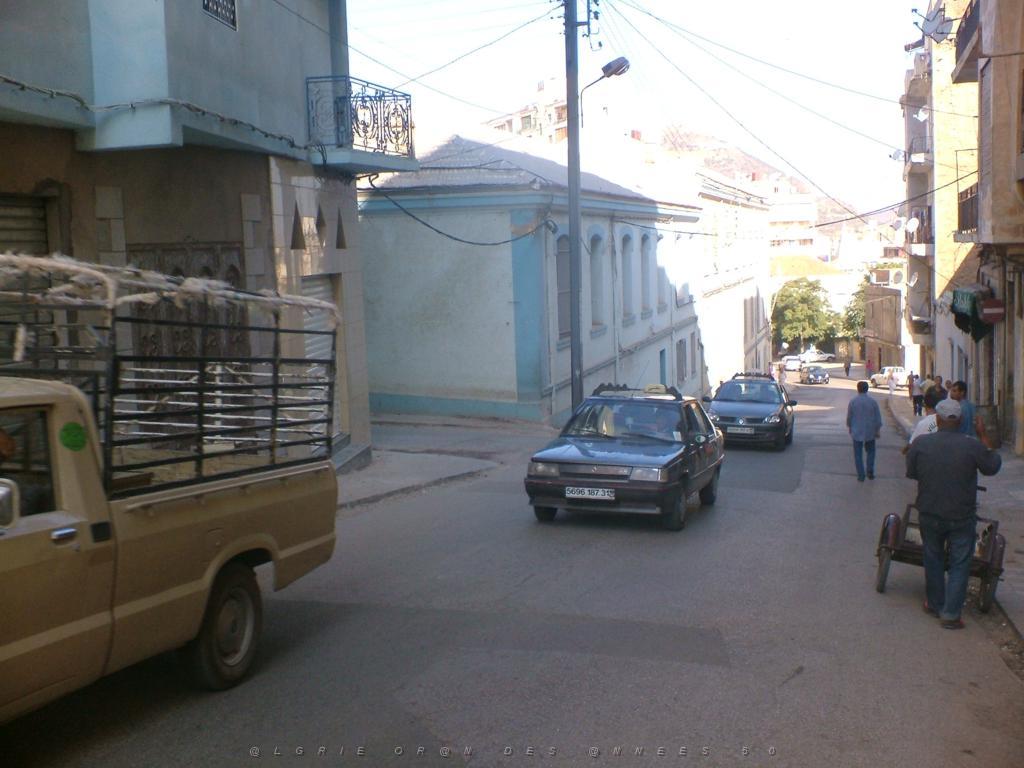 ORAN 2005 ECOLE JEAN MACE RUE DES MIRAUCHAUX.JPG